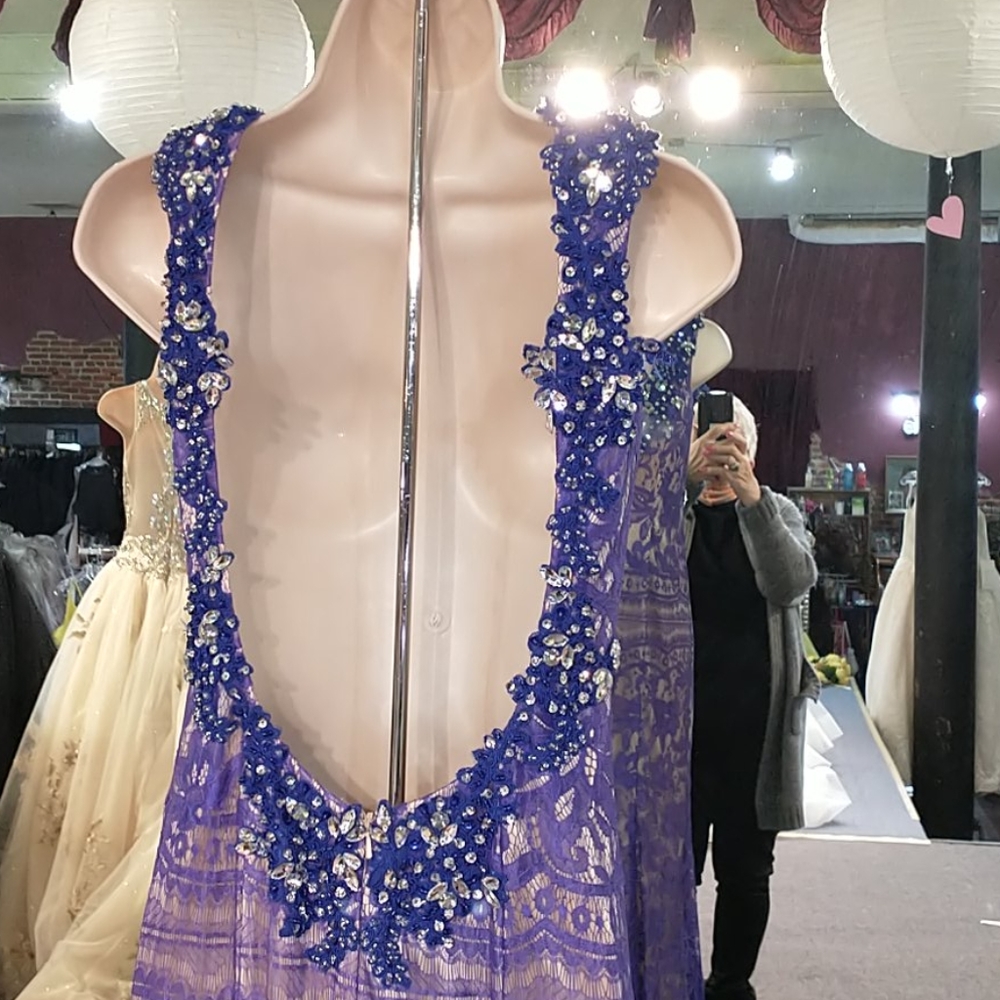 Envious by Karishma evening gown - Picture 5 of 7